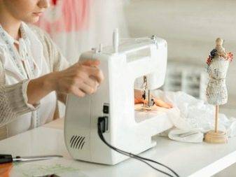 Чому у швейній машині плутається нижня нитка? Чому нитки зажовує знизу при шитті і що робити з цим?
