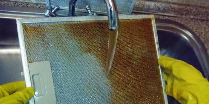 Як почистити фільтр витяжки в домашніх умовах